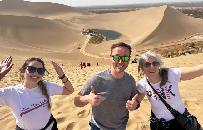 Dunhuang Mingsha Mountain Crescent Spring