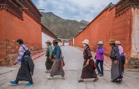 xiahe-labrang-temple-tibetan-people