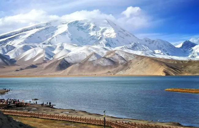 Karakul Lake