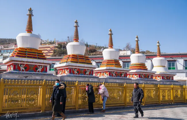 Columns in Kumbum Monastery (Ta'er Monastery)